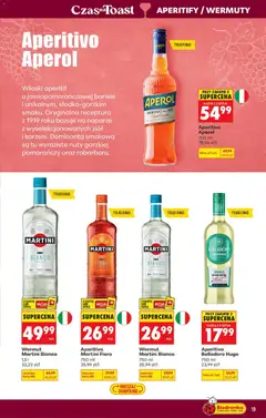 Pogląd oferty "Aperitivo Aperol, Włoski aperitif o jasnopomarańczowej barwie i unikalnym, słodko-gorzkim smaku. Oryginalna receptura z 1919 roku bazuje na naparze z wyselekcjonowanych ziół i korzeni. Dominantą smakową są tu wyraziste nuty gorzkiej pomarańczy oraz rabarbaru." - ważna od 21.09.2026 | Strona: 21 | Produkty: Karta, Martini, Aperitif, Vermouth
