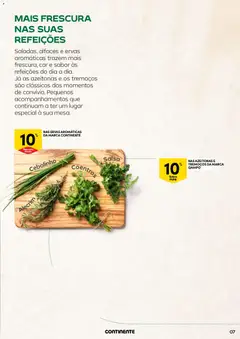 Pré-visualização NAS ERVAS AROMÁTICAS DA MARCA CONTINENTE, A selection of fresh herbs including chives, parsley, rosemary, and salsa. válido de 16/06/2026 | Página: 7