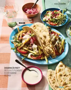 Gevuld flatbread met vegan shoarma en friet, Gevuld flatbread met vegan shoarma, friet, sla, tomaat, rode ui en saus. - Voorbeeld van een folder van Albert Heijn, geldig van 14-08-2026 | Pagina: 39 | Producten: Ui, Sandwich, Friet, Rode ui
